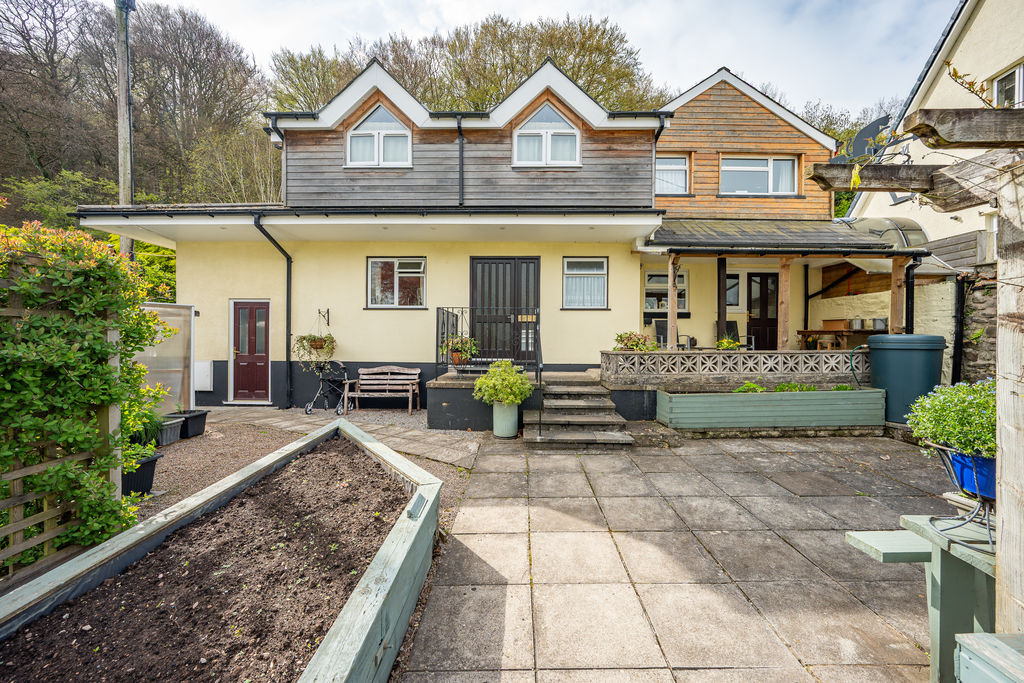 Front Elevation- click for photo gallery